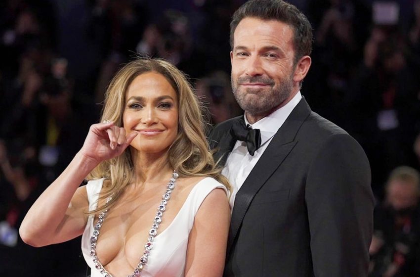  “Like Newlyweds”: Jennifer Lopez And Ben Affleck Delighted Fans With Romantic Kisses On The Red Carpet!