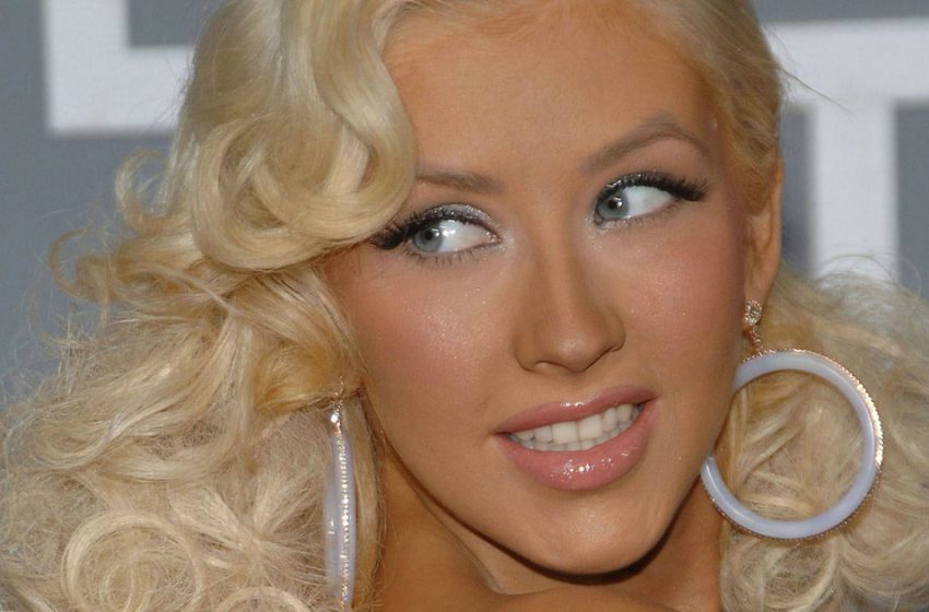  “You Won’t Recognize Her”: The Paparazzi Filmed Plump Christina Aguilera Without Makeup And Photoshop!