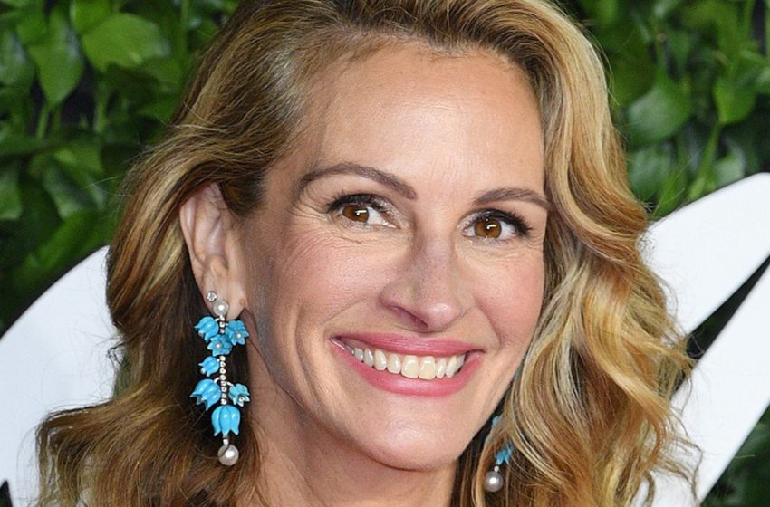  “The Star Is Not The Same Any More”: Julia Roberts Was Captured In a Bodysuit On The Beach!